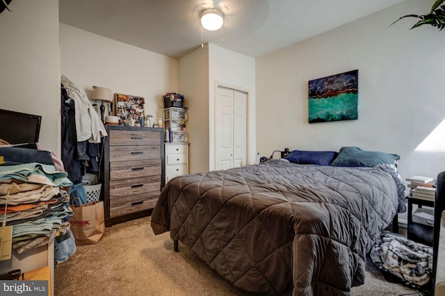 bedroom with light carpet and a ceiling fan