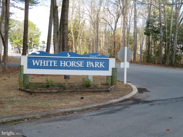 view of community / neighborhood sign