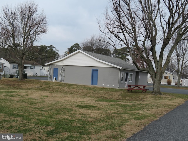 ranch-style home featuring a front yard