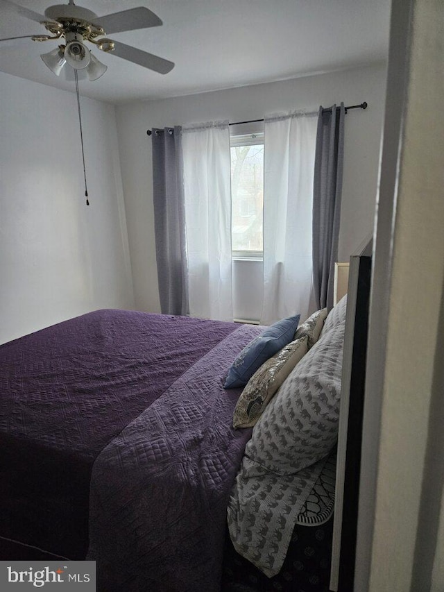 bedroom featuring ceiling fan