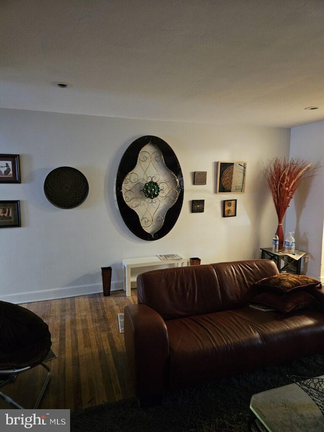 living area with hardwood / wood-style flooring and baseboards