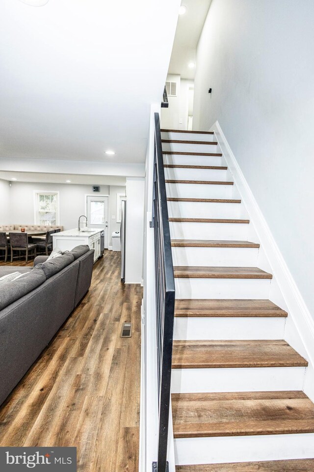 916 Phillip Powers Dr, Laurel, MD 20707 - staircase with baseboards, wood finished floors, visible vents, and recessed lighting