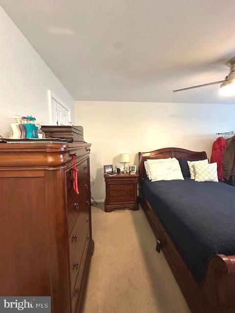 bedroom featuring a ceiling fan and light colored carpet