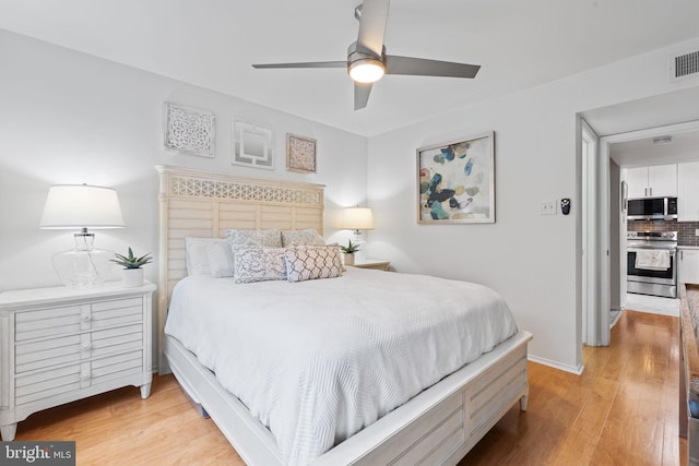 bedroom with light wood-style floors, baseboards, and a ceiling fan