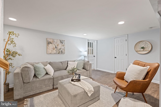 living room featuring recessed lighting, baseboards, and wood finished floors