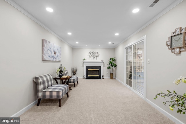 living area featuring baseboards, visible vents, crown molding, and recessed lighting