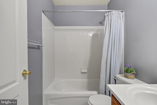 full bathroom featuring a textured ceiling, shower / tub combo, vanity, and toilet