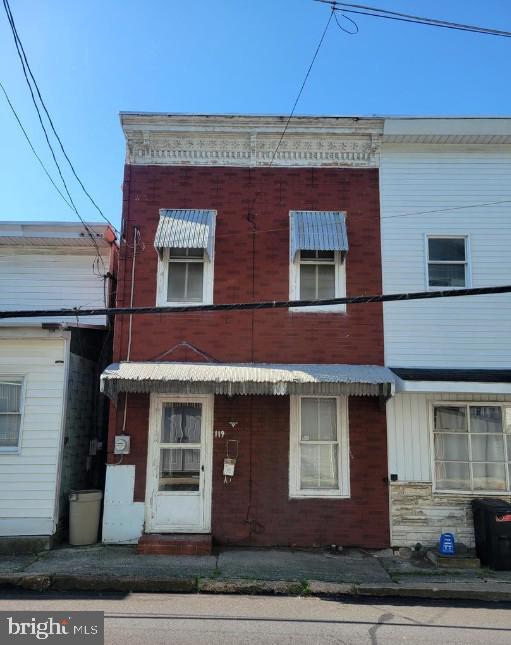 multi unit property featuring brick siding and a balcony