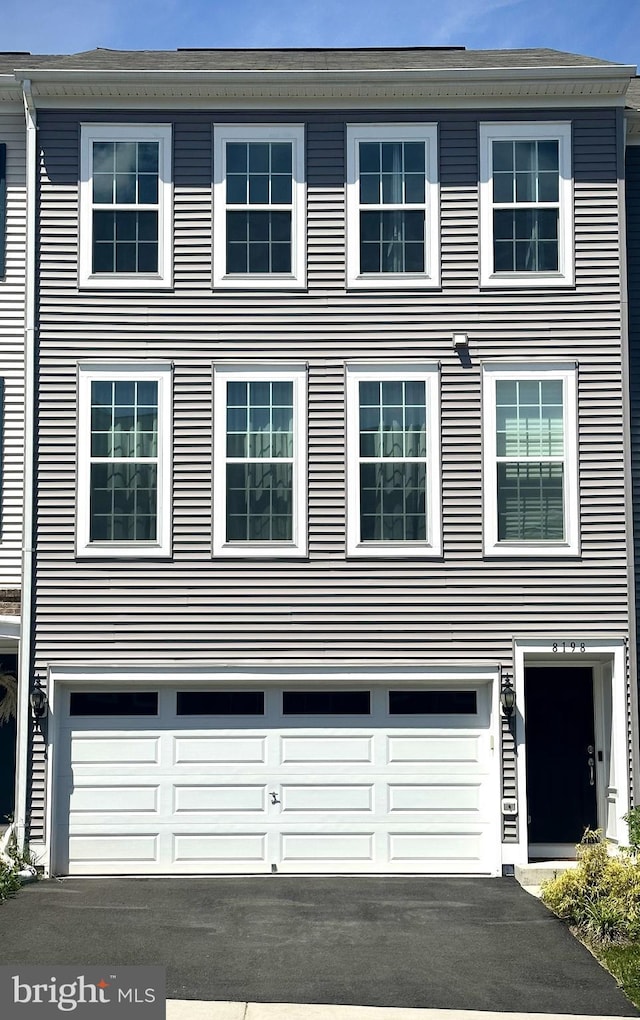 view of front facade featuring aphalt driveway and a garage