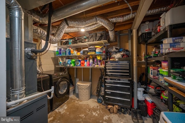 storage area featuring washer and clothes dryer