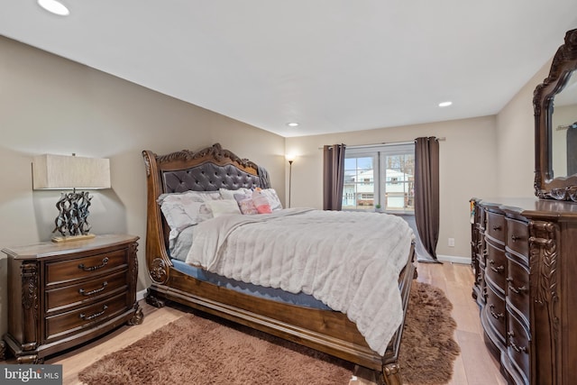 bedroom featuring light wood-style flooring, baseboards, and recessed lighting