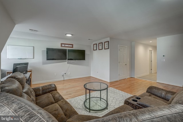 living room featuring recessed lighting, visible vents, baseboards, and wood finished floors