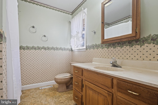 full bathroom featuring visible vents, toilet, wainscoting, and vanity