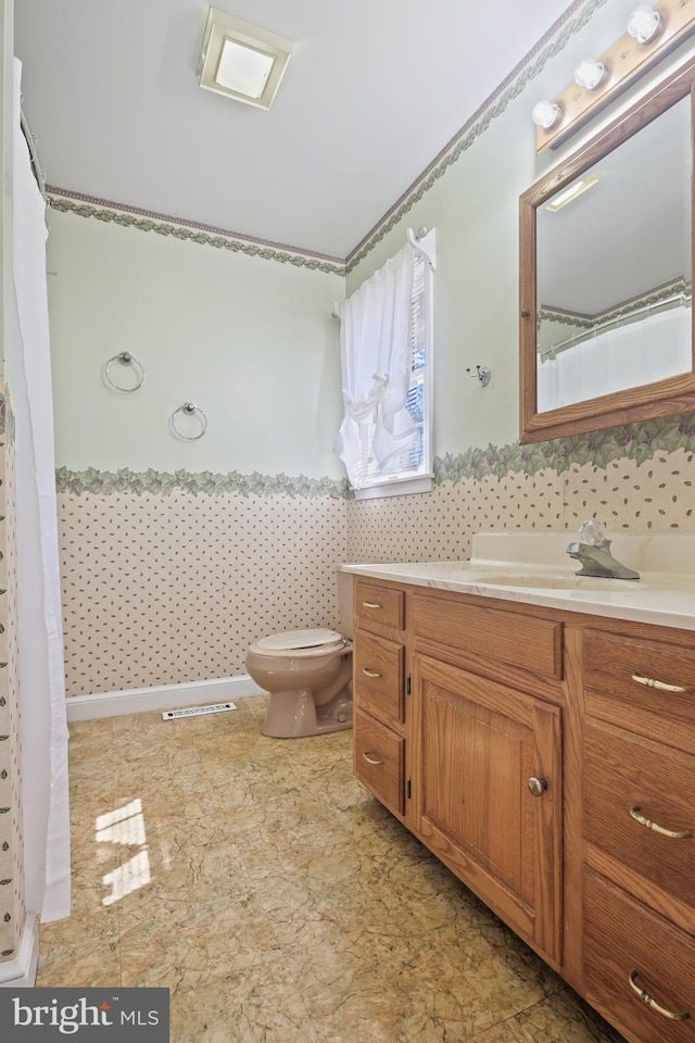 full bath featuring a wainscoted wall, toilet, a shower with shower curtain, tile walls, and vanity