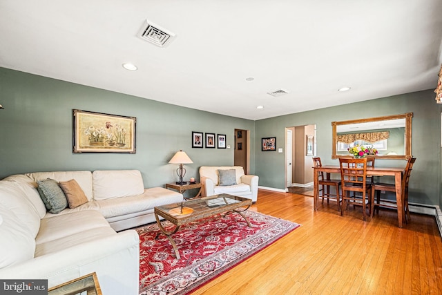 living room with recessed lighting, baseboards, visible vents, and hardwood / wood-style floors