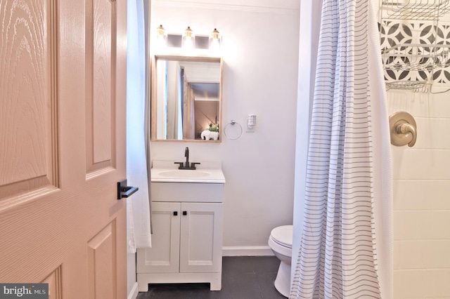 full bathroom with curtained shower, baseboards, vanity, and toilet