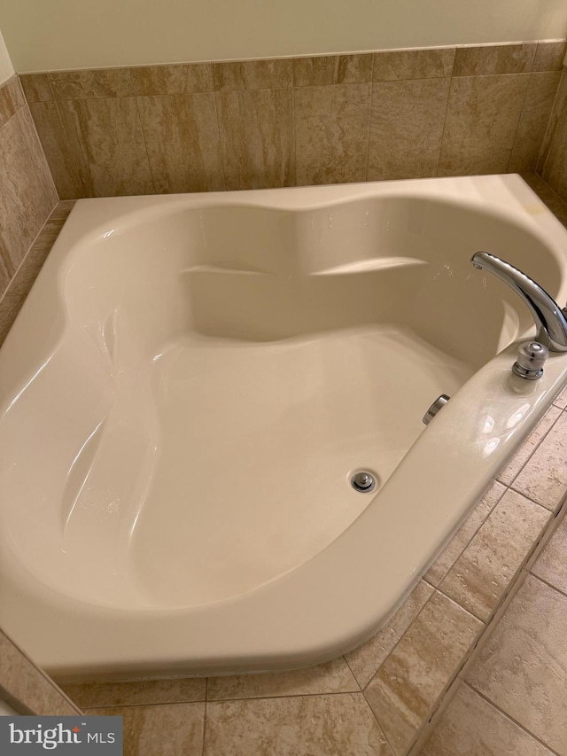 2114 Split Creek Ln, Hanover, MD 21076 - bathroom view of a bath