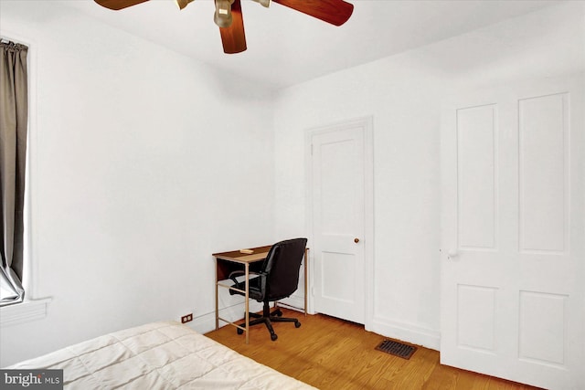 bedroom with visible vents, light wood-style flooring, and a ceiling fan