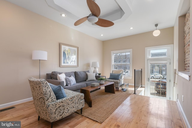 living room with baseboards, visible vents, recessed lighting, ceiling fan, and hardwood / wood-style flooring