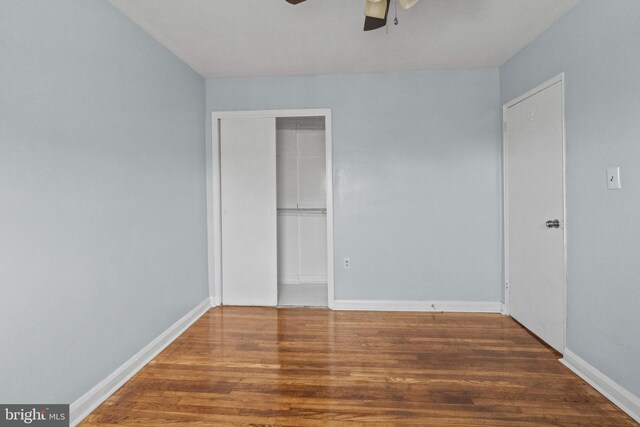 unfurnished bedroom featuring baseboards, a ceiling fan, and wood finished floors