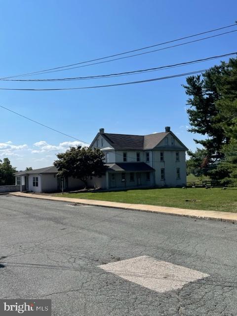 view of front of home with a front yard