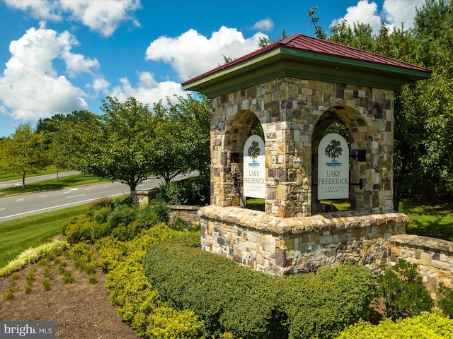 view of community / neighborhood sign