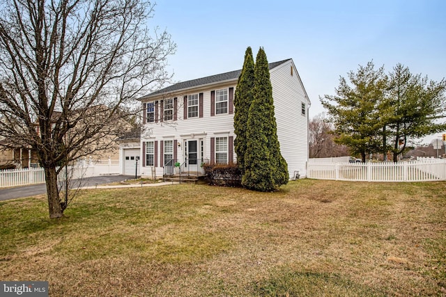 view of front facade with a front yard, fence, a garage, and driveway