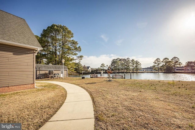 view of yard featuring a water view