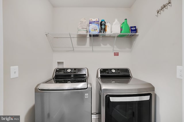 washroom featuring laundry area and independent washer and dryer