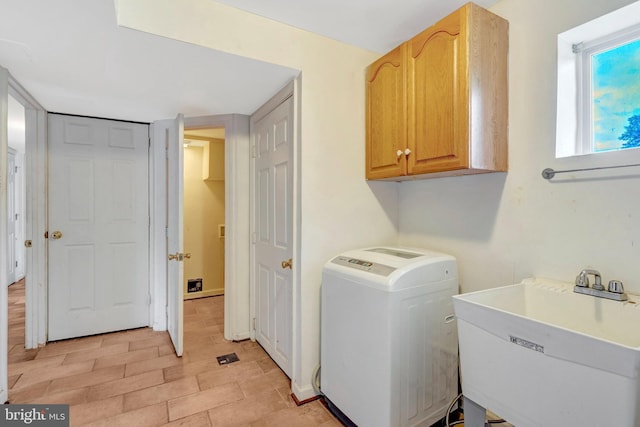 13498 Keytone Rd, Woodbridge, VA 22193 - laundry room with washer / clothes dryer and cabinet space