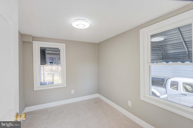 spare room with baseboards, carpet flooring, and washing machine and clothes dryer