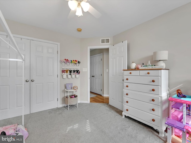 recreation room with baseboards, visible vents, ceiling fan, and carpet flooring