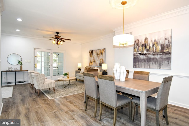 dining area featuring ceiling fan, recessed lighting, wood finished floors, baseboards, and ornamental molding