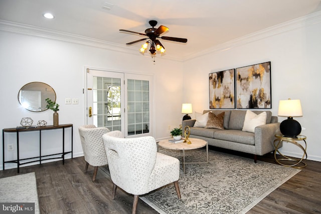 living room with baseboards, a ceiling fan, wood finished floors, crown molding, and recessed lighting