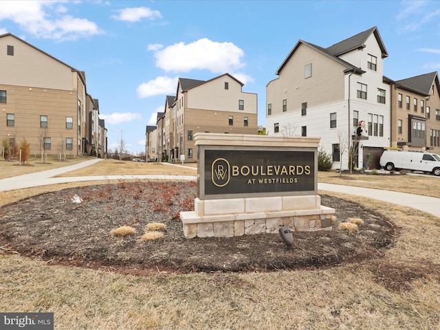 community / neighborhood sign with a residential view