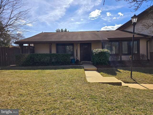 view of front of home featuring fence and a front yard