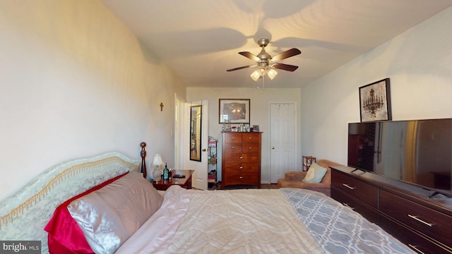 bedroom featuring ceiling fan