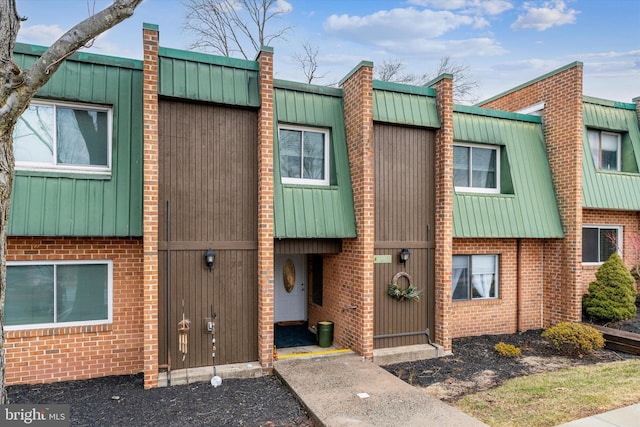 view of front of home featuring metal roof