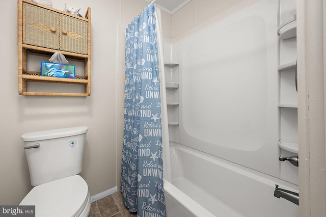 full bathroom featuring baseboards and toilet