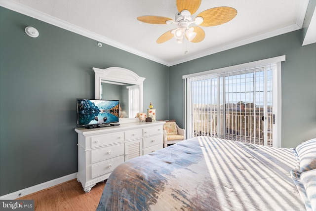 bedroom with ornamental molding, light wood-style flooring, baseboards, and a ceiling fan