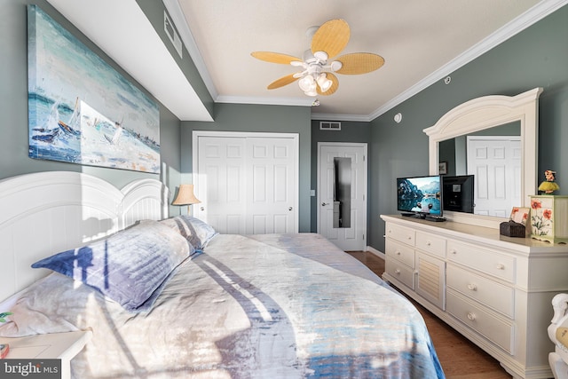 bedroom featuring ceiling fan, visible vents, crown molding, and wood finished floors