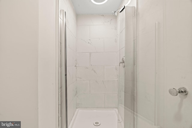 full bathroom featuring a shower stall