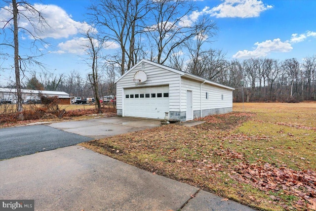 view of detached garage