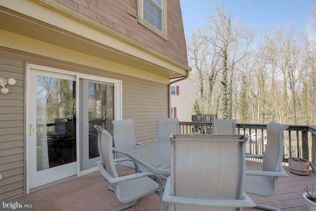 deck with outdoor dining space