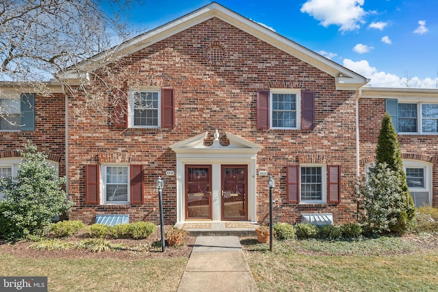 view of front facade featuring brick siding