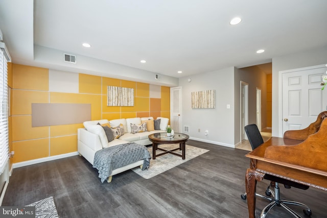 living room with baseboards, visible vents, dark wood-type flooring, and recessed lighting