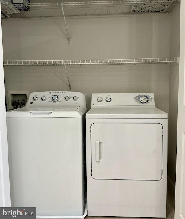 laundry room with laundry area and washing machine and clothes dryer