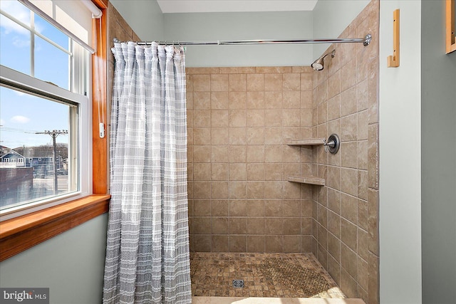 full bathroom featuring tiled shower