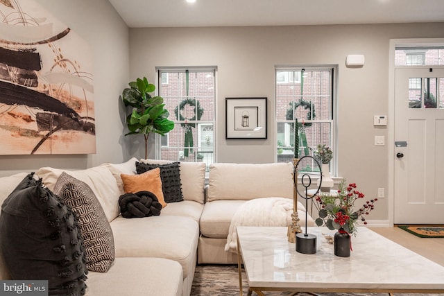 living area featuring recessed lighting, plenty of natural light, and baseboards