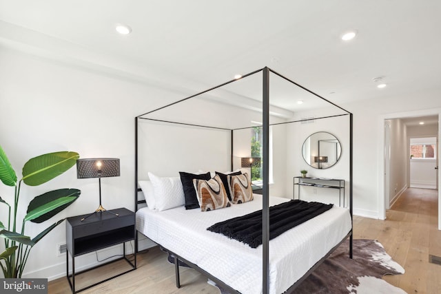 bedroom featuring light wood-style floors, baseboards, and recessed lighting